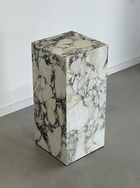 Viola Calacatta Marble Plinth | Medium